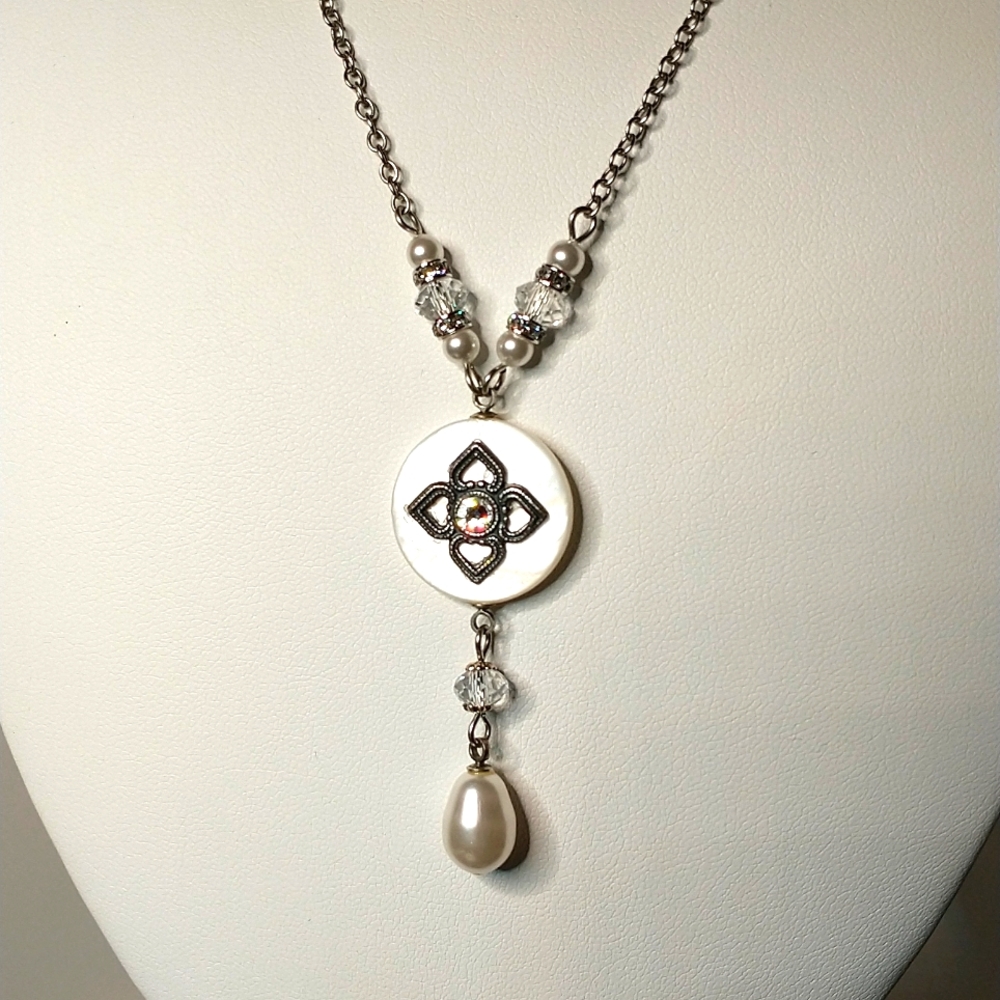 Women's Swarovski and mother of pearl necklace
